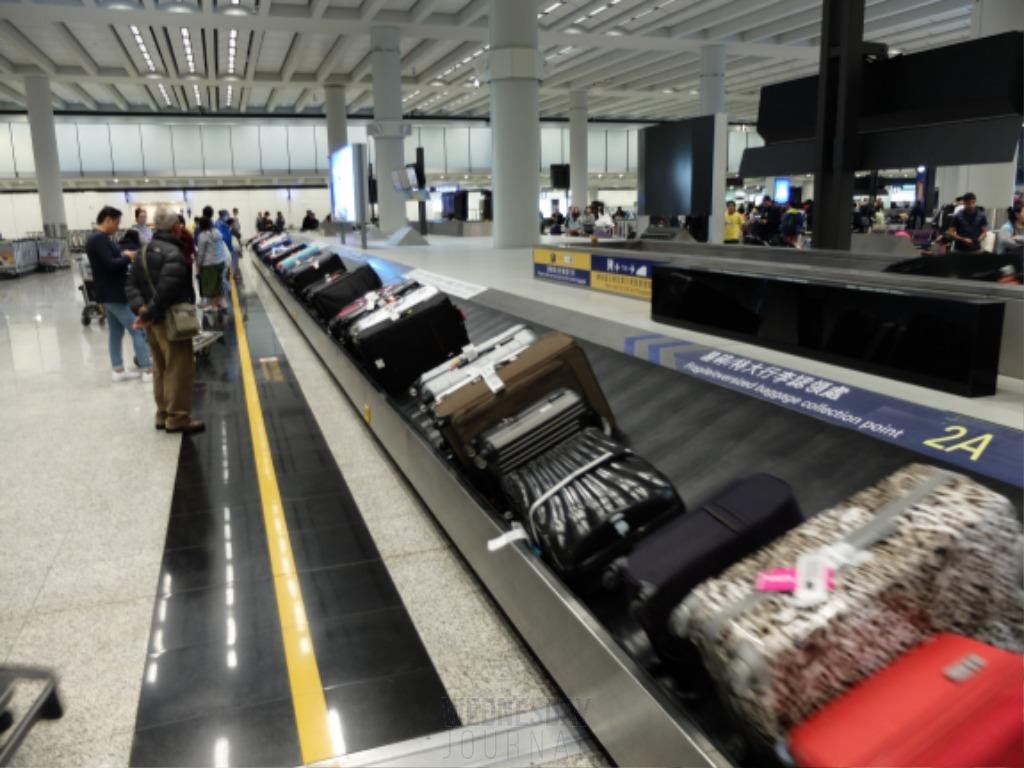 홍콩국제공항 수하물 훔친 19세 인도인 체포.jpg