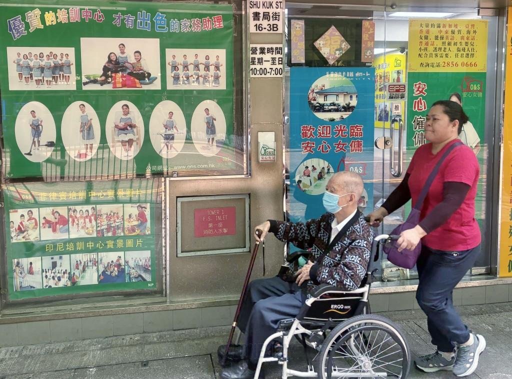 홍콩, 내년말부터 노인 돌볼 외국인 간병인 사업 시작.jpg