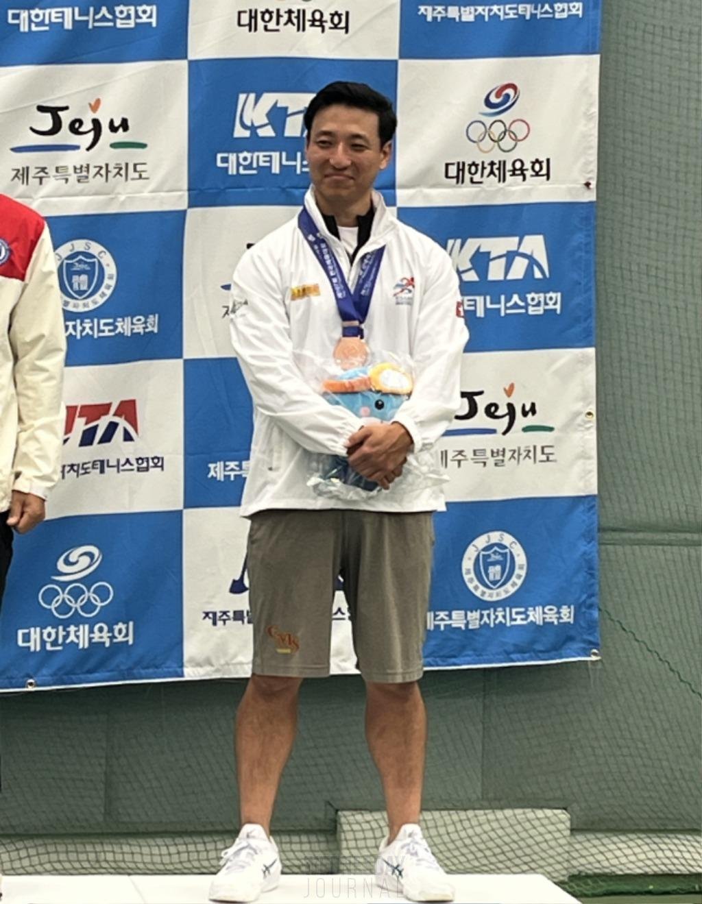 테니스 은메달 수상.jpg