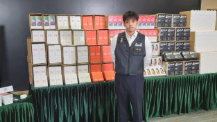 [홍콩뉴스] '짝퉁폰'을 정품인 척… 홍함 무역회사 급습, 600만 불 상당 압수