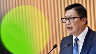 크리스 탕, "지미 라이 20년 형은 중죄 반영"... 영국 이송 가능성 일축