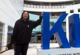 “학교 담장 넘어 홍콩의 일상을 읽다… 학생의 시선으로 빚어낼 생생한 리…