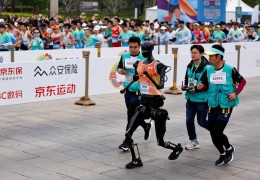 [홍콩뉴스] 홍콩 로봇 300대, 베이징 ‘휴머노이드 로봇 마라톤’ 출격…