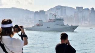 국경일 기념, 인민해방군 PLA 해군 함정 홍콩 입항