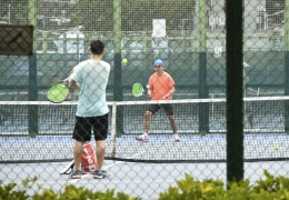 홍콩 빅토리아 공원 테니스장 불법 대여 단속, 3명 체포