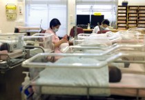 "홍콩 '원정출산' 中임산부 증가세…입경 거부 5년새 5배↑"