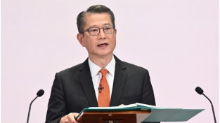 홍콩 재정 장관  2022-23년 예산안 발표