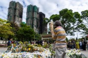 홍콩건설현장 200곳에 비계 그물망 제거 명령…참사사망자 159명