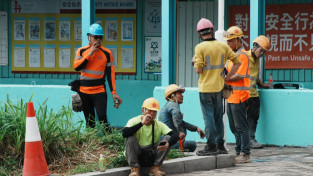 [홍콩뉴스] "담배 한 대 피우다 벌금 폭탄"… 홍콩 건설현장 금연 단속에 현장 근로자들 '갑론을박'