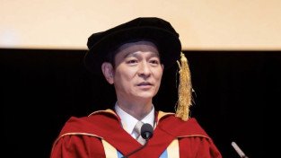 [홍콩연예] 65세 유덕화, 두번째 명예 박사 학위 수여...500개 음악상 수상