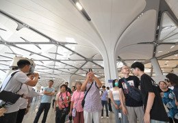 [홍콩교통] 보안국, 주민 1,500명에게 신항 황강항 사전 공개 행사 …