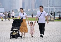 [홍콩뉴스] 출산율 감소 문제 해결위해 출산 추첨제 도입과 휴가 확대 방안 제안