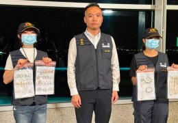 [홍콩뉴스] "홍콩 보석전시회서 짝퉁이?"… 세관에 적발돼 현장서 철창행