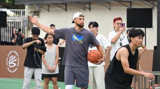 [홍콩교육] NBA 슈퍼스타 스티븐 커리가 학생들에게 건넨 뜻밖의 이야기