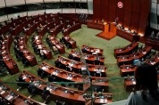“홍콩 구의회 피선거권 제한 취소해야” 사법심사 청원 제기