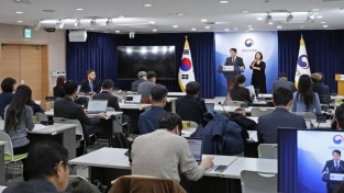 재외동포, 2년 새 7만5천명 줄었다…181개국에 700만 명 거주