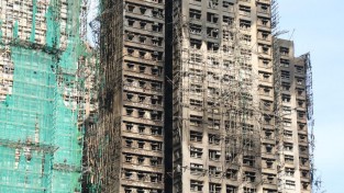 "홍콩 아파트 화재 이면에 보수공사업계 부패•탐욕 있었다"