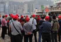 홍콩 관광 가이드, 중 관광객에 폭언으로 면허 취소