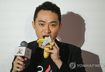 86억 낙찰 바나나 먹어치운 가상화폐 사업가 "맛이 훨씬 좋네요"