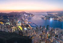 홍콩 "부동산 침체로 적자 급증…트럼프 정책 위험 주시"