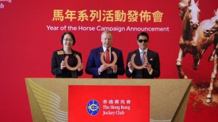 구정 불꽃놀이 31,888발 빅토리아 하버 밝힌다