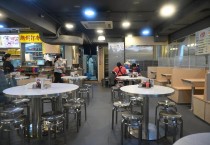 "부활절 연휴 식당 매출 30% 감소... 고급 식당 피해 더 커"