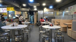 "부활절 연휴 식당 매출 30% 감소... 고급 식당 피해 더 커"