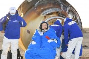 '우주파편 충돌' 中선저우 20호 비행사들 무사 귀환…204일 체류