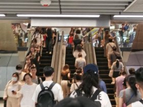 [홍콩뉴스] 중국 본토 방문객, 홍콩 지하철 에스컬레이터 이용 예절 논쟁