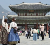 지난달 방한 외국인 163만명…'코로나 이전 넘었다'