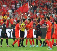 홍콩, 29년 만에 축구로 본토 제압…중국은 퇴장만 3명